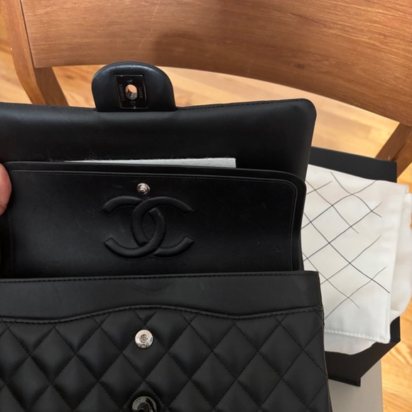 Chanel Bag - Picture 2 of 7